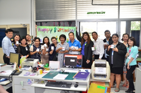 มอบแก้ว ในงาน Happy Birth day 