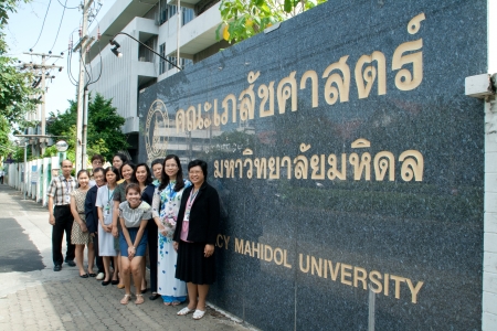 แสดงความยินดีนักศึกษาชาวต่างชาติสำเร็จการศึกษา