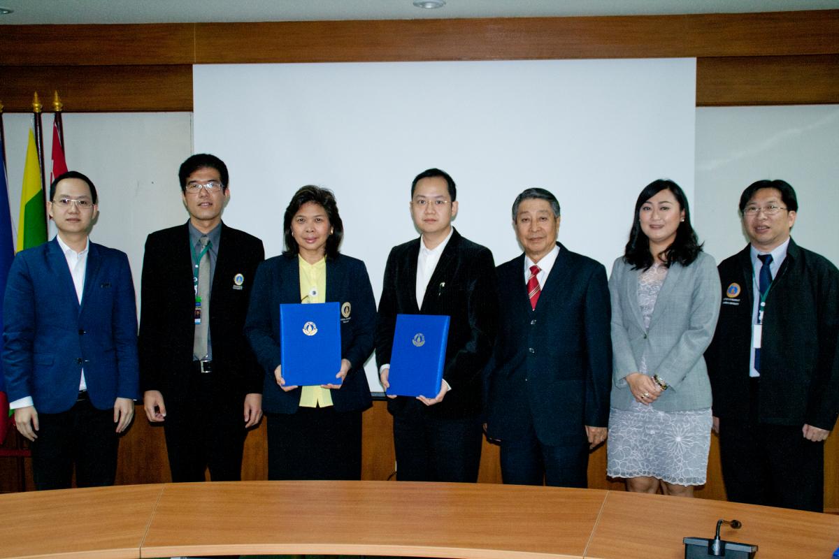 การลงนามความร่วมมือ ระหว่าง คณะเภสัชศาสตร์ กับ โรงงานเภสัชอุตสาหกรรม ค๊อกซ์