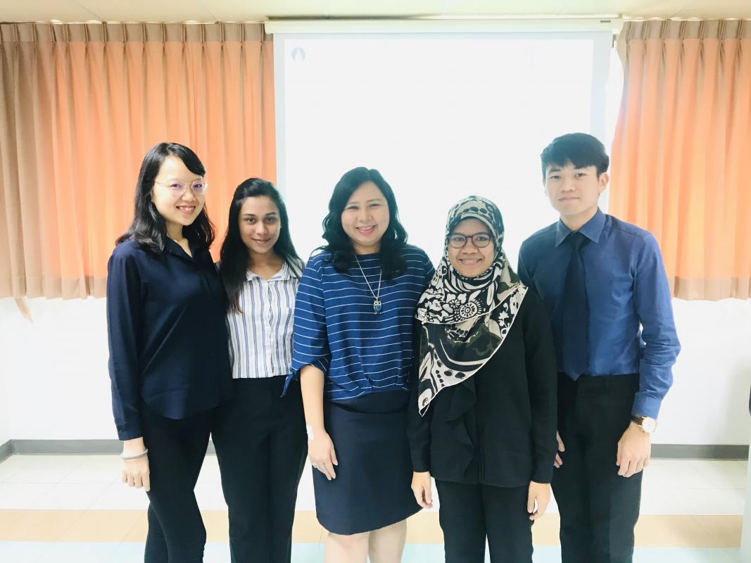 Students from Taylor University
