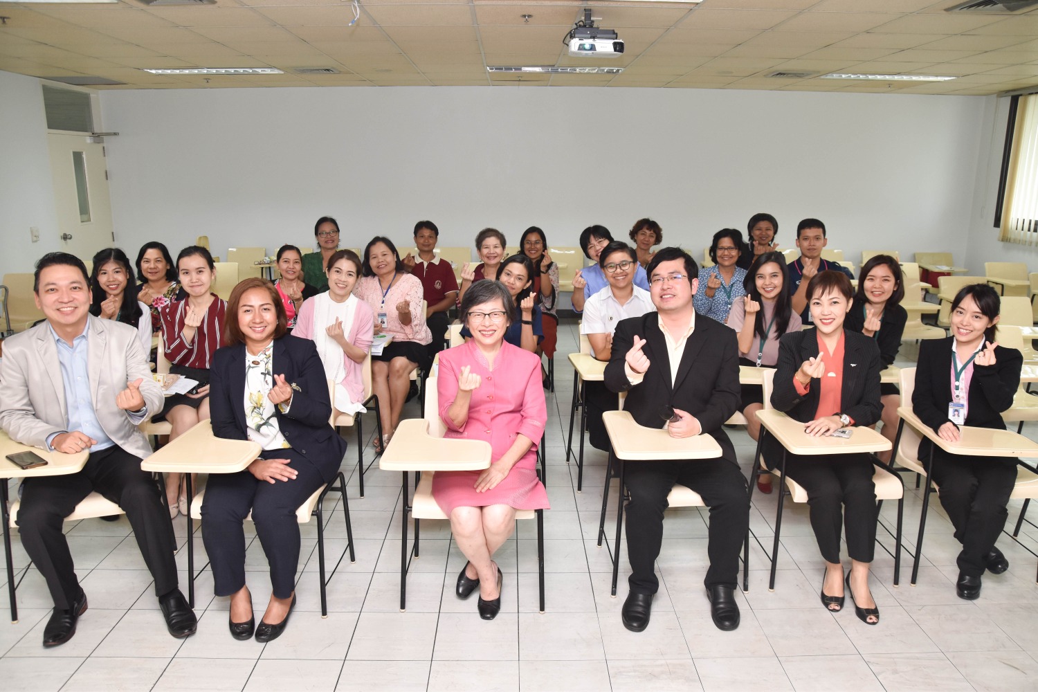 บรรยายพิเศษ หัวข้อ การวางแผนทางการเงิน ภายใต้โครงการเภสัชมหิดล งานได้ผล คนเป็นสุข