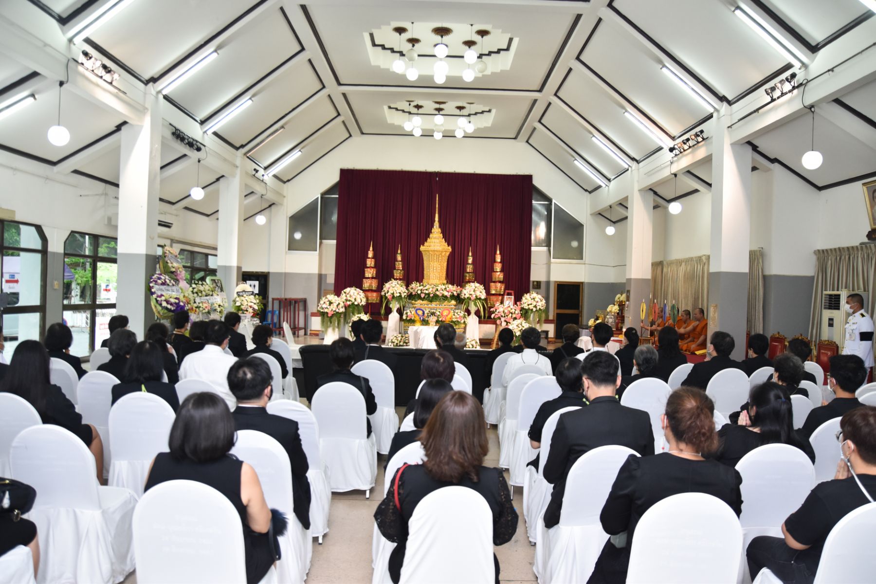 พิธีพระราชทานน้ำหลวงอาบศพ สวดพระอภิธรรม และพิธีพระราชทานเพลิงศพ รศ.ภญ.สุวัฒนา จุฬาวัฒนทล