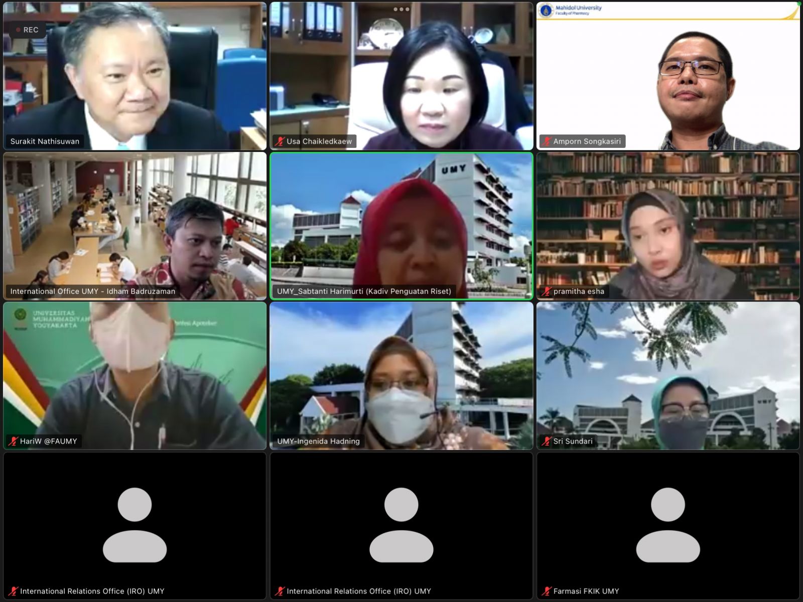 Zoom Meeting with Muhammadiyah University of Yogyakarta ประเทศอินโดนีเซีย 
