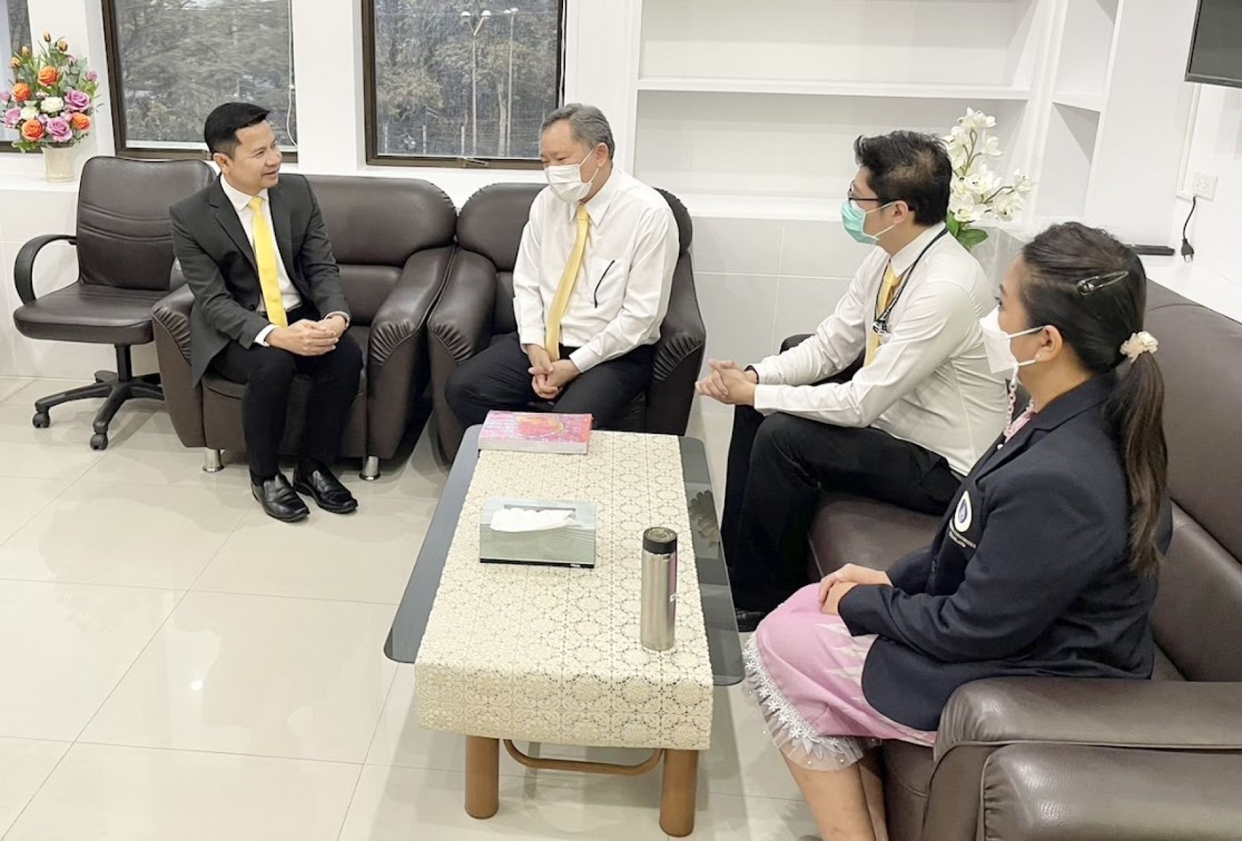 เภสัชมหิดลเข้าพบผู้อำนวยการโรงเรียนพญาไท และผู้อำนวยการสำนักงานเขตพื้นที่การศึกษา เนื่องในโอกาสสวัสดีปีใหม่ 2566