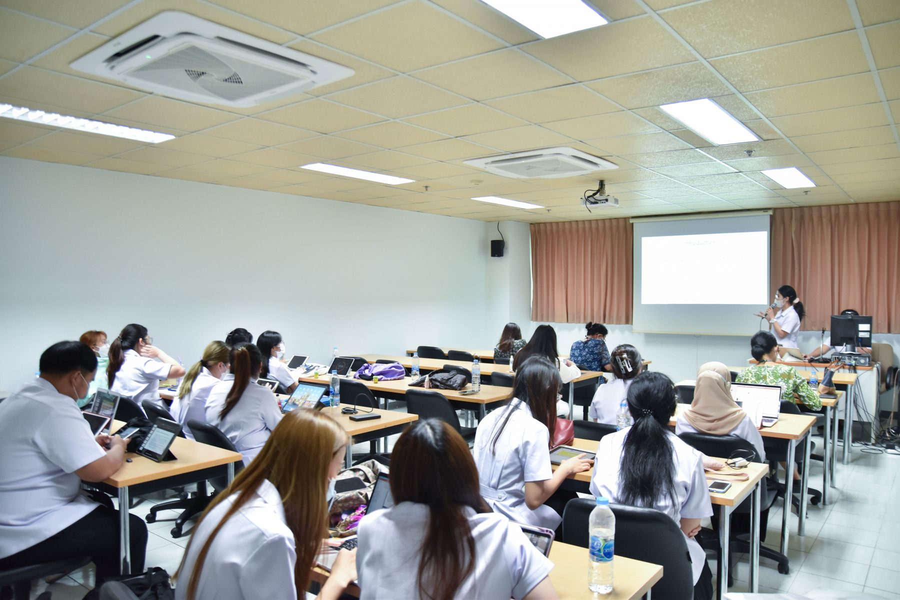 การนำเสนอโครงการพิเศษโดยวาจา ปีการศึกษา 2565