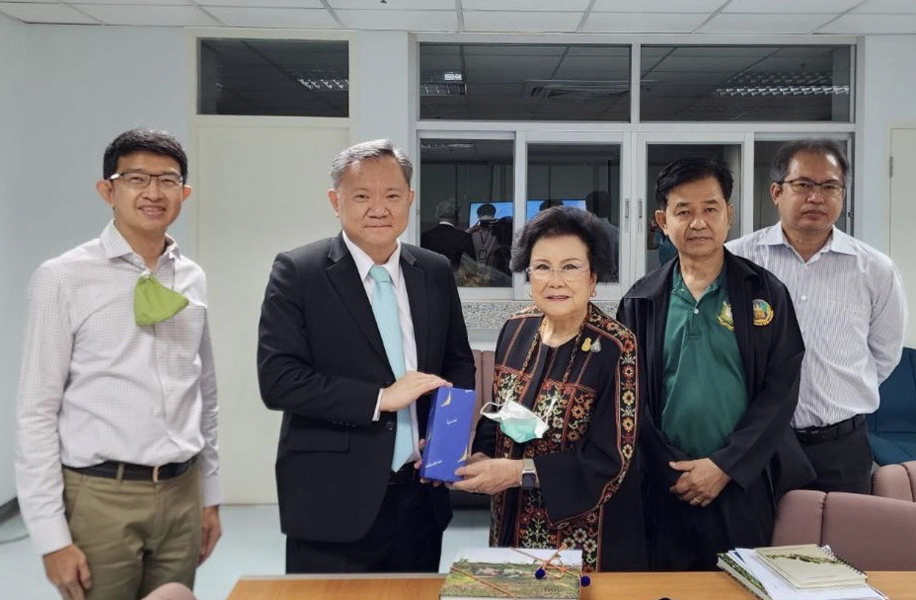 ประชุมหารือร่วมกับคณะกรรมการมูลนิธิสวนสมเด็จพระนางเจ้าสิริกิติ์ฯ