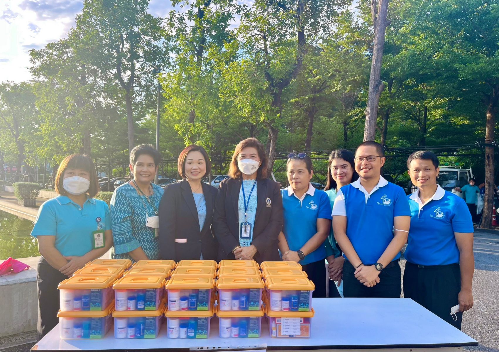 พิธีทำบุญตักบาตร เนื่องในโอกาสวันเฉลิมพระชนมพรรษา สมเด็จพระนางเจ้าสิริกิติ์ พระบรมราชินีนาถ พระบรมราชชนนีพันปีหลวง 