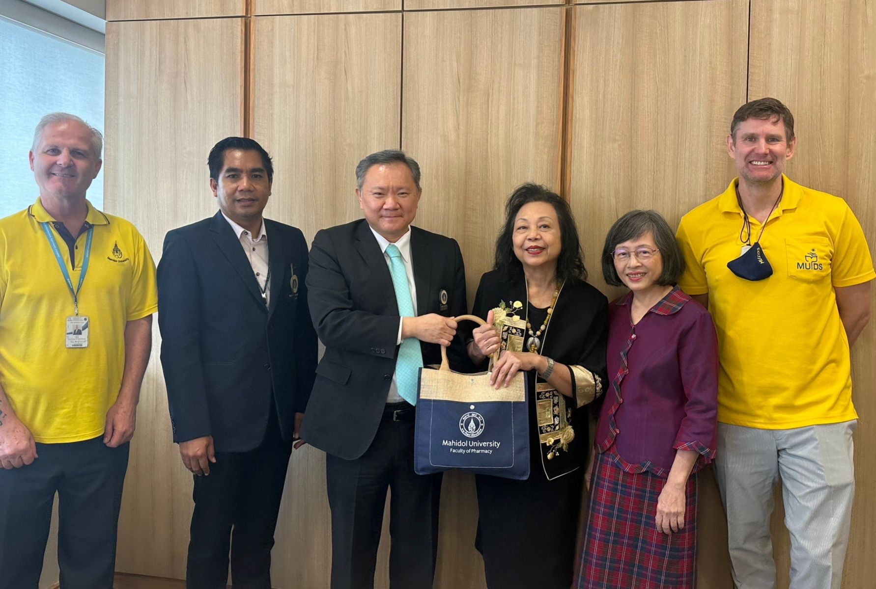 เภสัชมหิดลเข้าพบผู้บริหารโรงเรียนสาธิตนานาชาติ มหาวิทยาลัยมหิดล