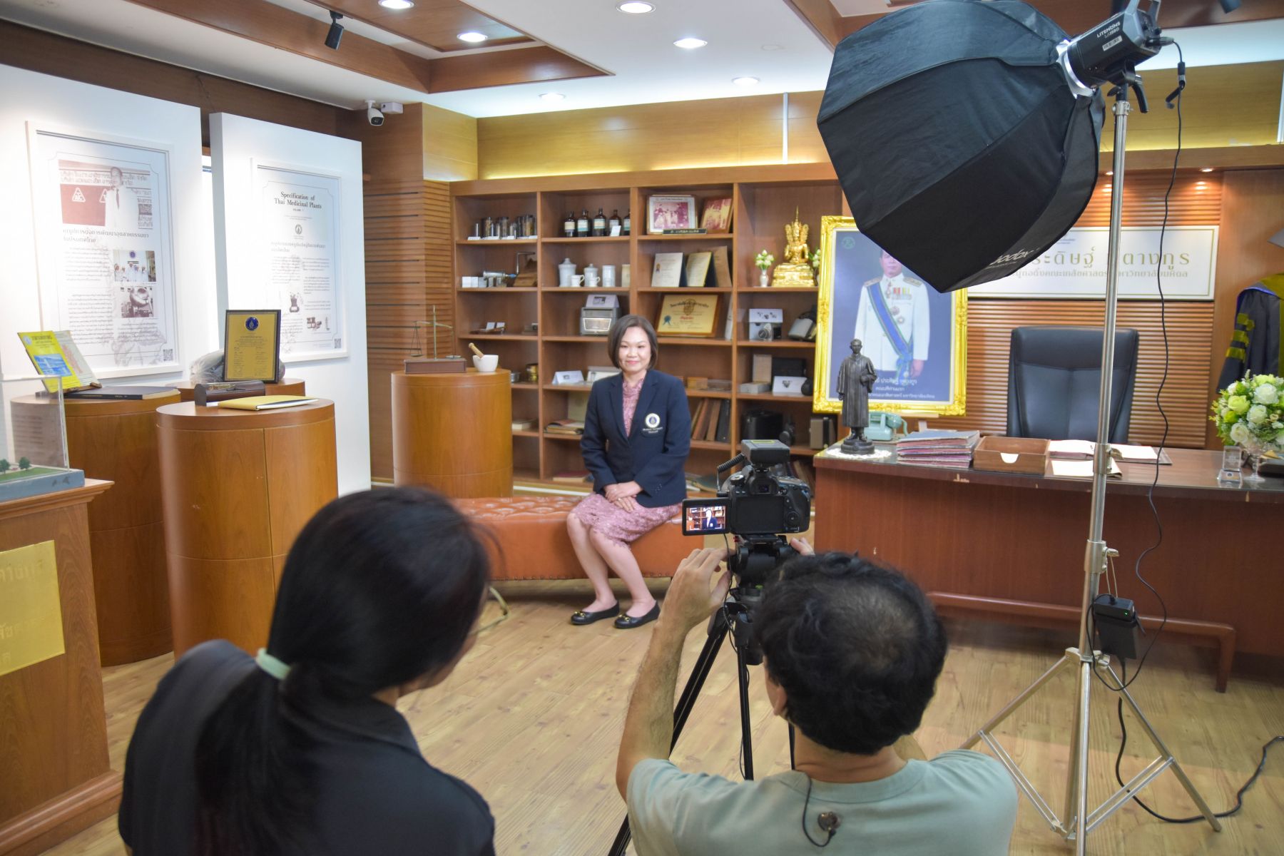 สัมภาษณ์และถ่ายคลิปประชาสัมพันธ์ผู้ได้รับรางวัลมหาวิทยาลัยมหิดล