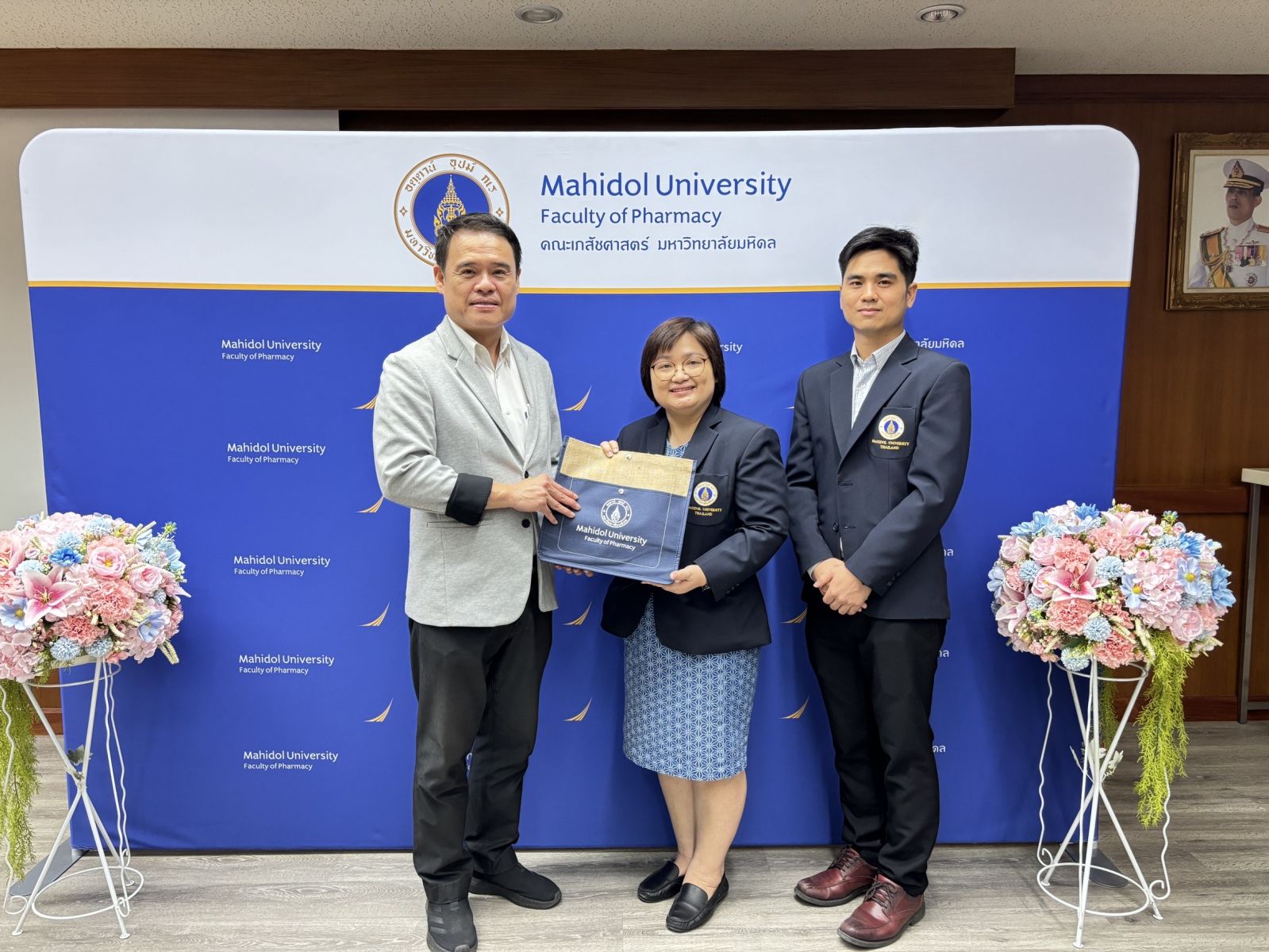 ต้อนรับ รองศาสตราจารย์ ดร.กิติกร จามรดุสิต คณบดีคณะสิ่งแวดล้อมและทรัพยากรศาสตร์ มหาวิทยาลัยมหิดล