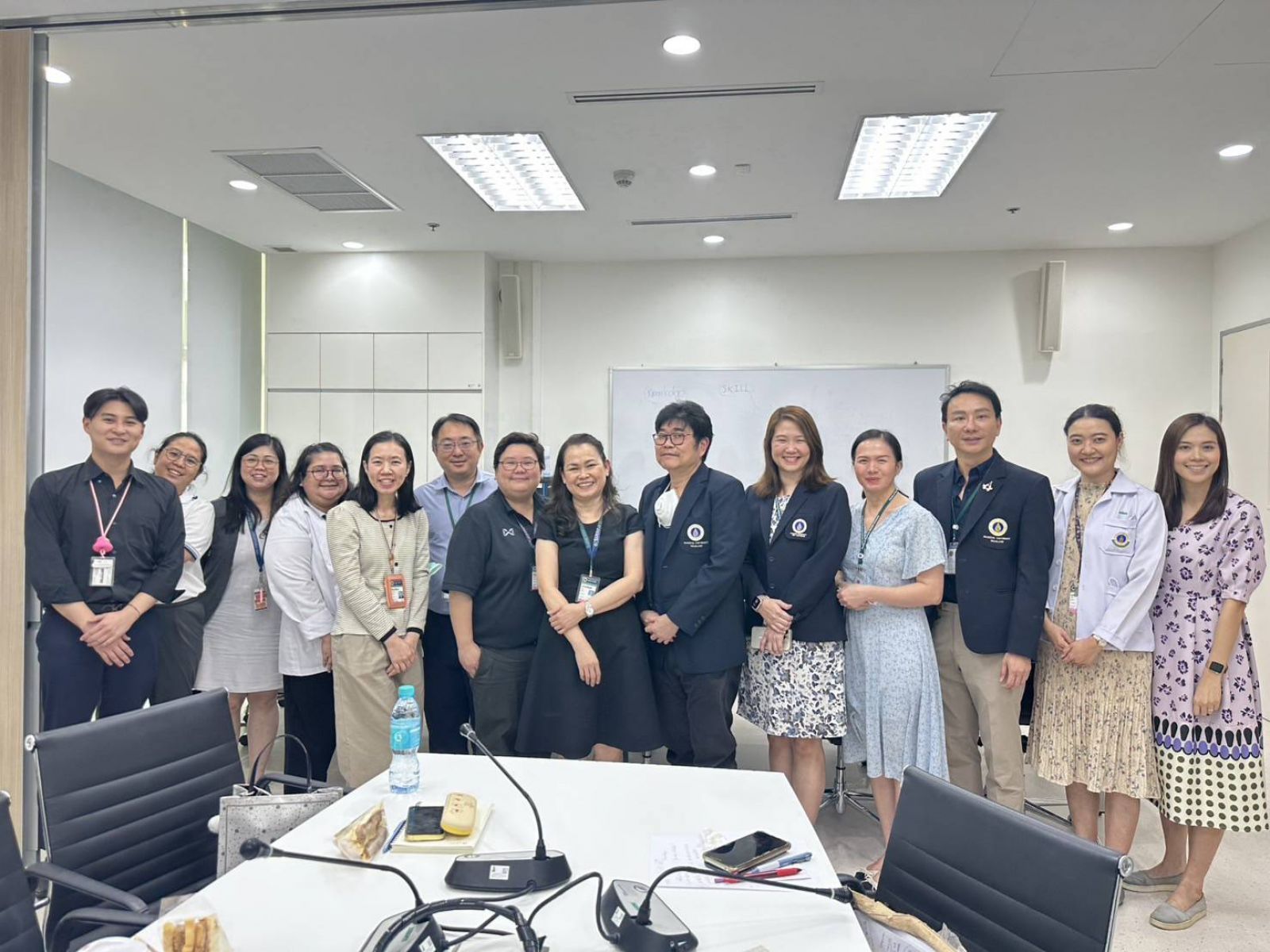 การประชุมร่วมกับ ฝ่ายเภสัชกรรม โรงพยาบาลศิริราช เพื่อกำหนดแผนกลยุทธ์ เพื่อการขับเคลื่อนงานตามวิสัยทัศน์ของฝ่ายเภสัชกรรม 