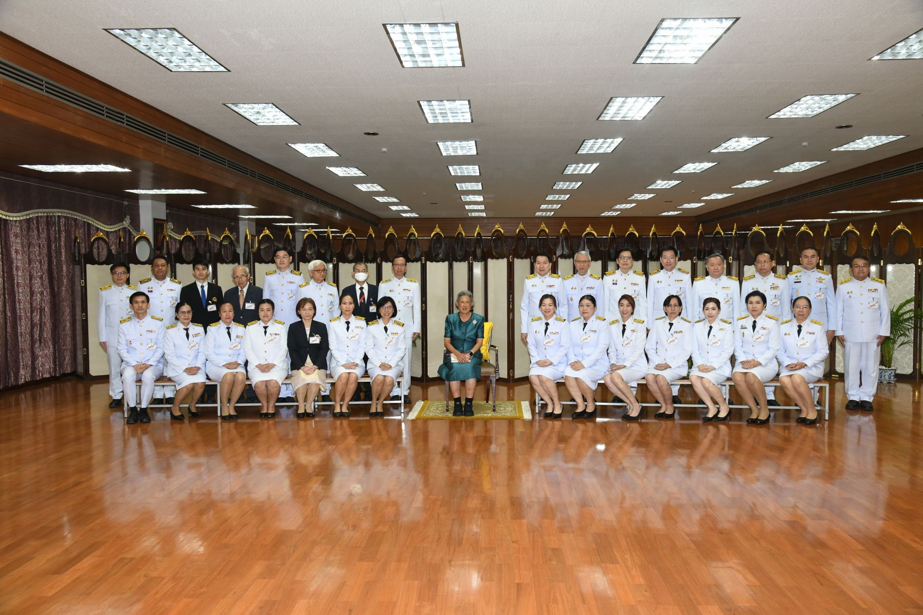 เภสัชมหิดลเข้าเฝ้า สมเด็จพระกนิษฐาธิราชเจ้า กรมสมเด็จพระเทพรัตนราชสุดาฯ สยามบรมราชกุมารี 