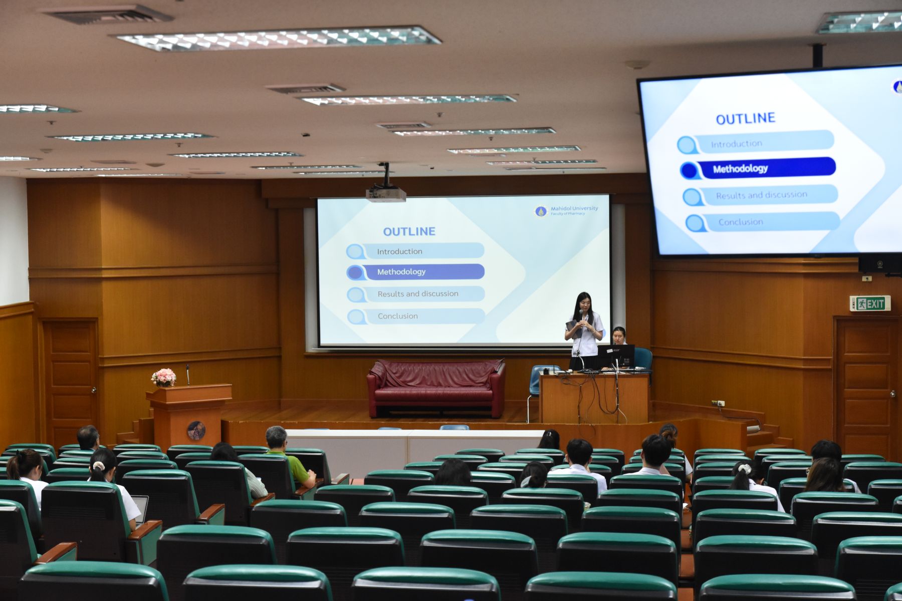 การนำเสนอโครงการพิเศษของนักศึกษาชั้นปี 5