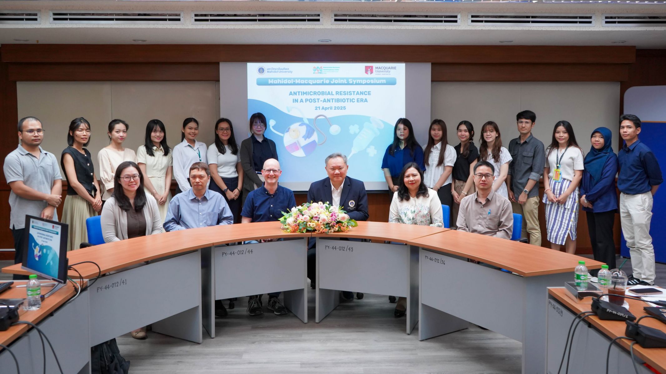ประชุมและ Present ร่วมกับ Professor