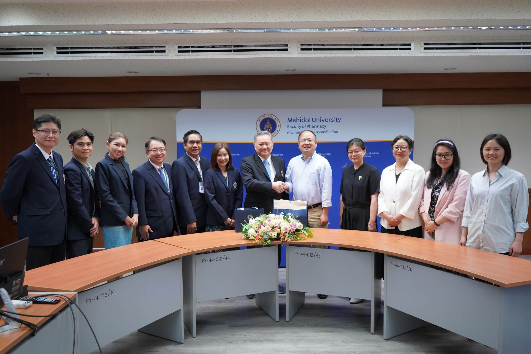 ต้อนรับผู้บริหารจาก Kunming University