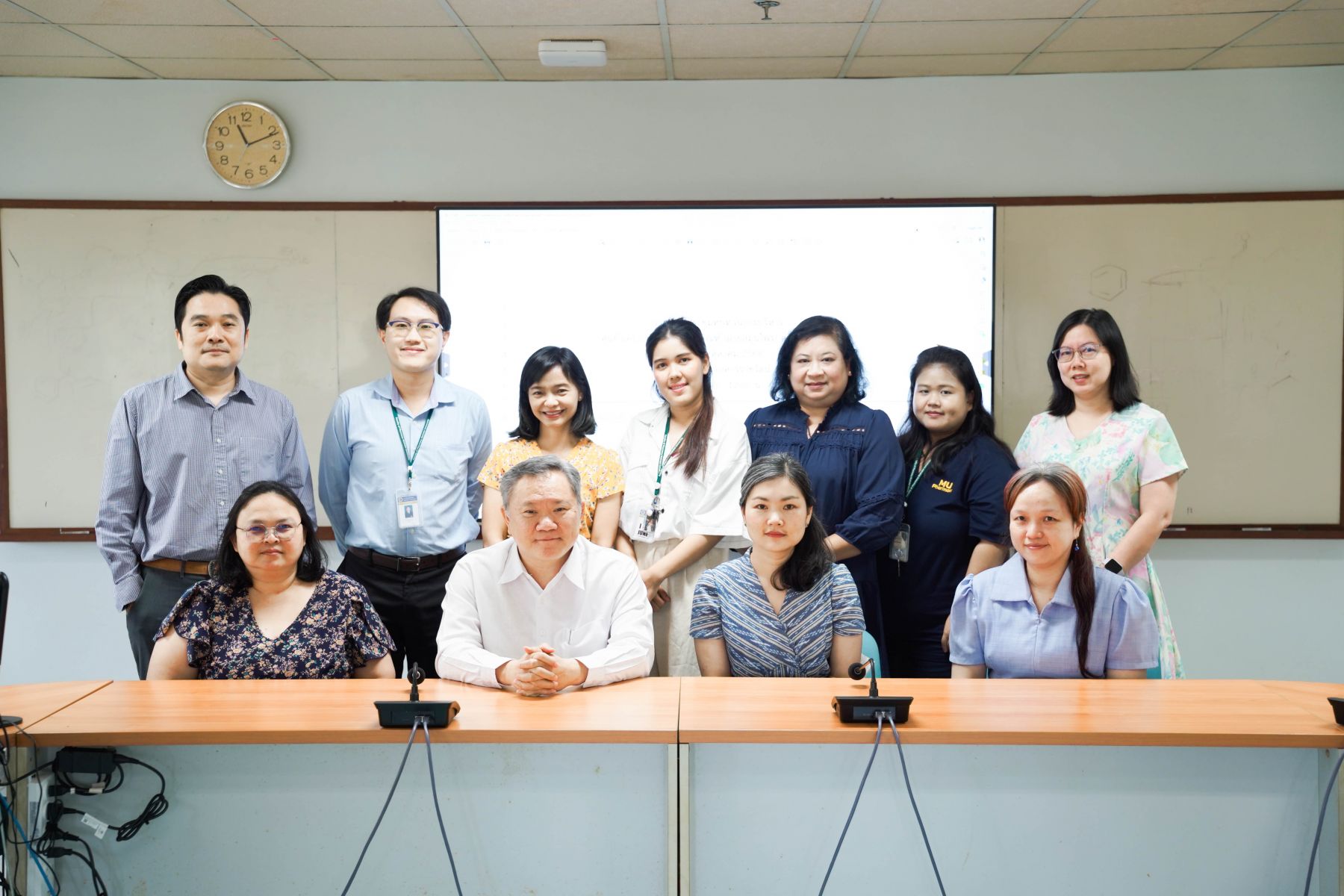 ประชุมทบทวนการบริหารศูนย์วิเคราะห์ ฝ่ายสมุนไพร