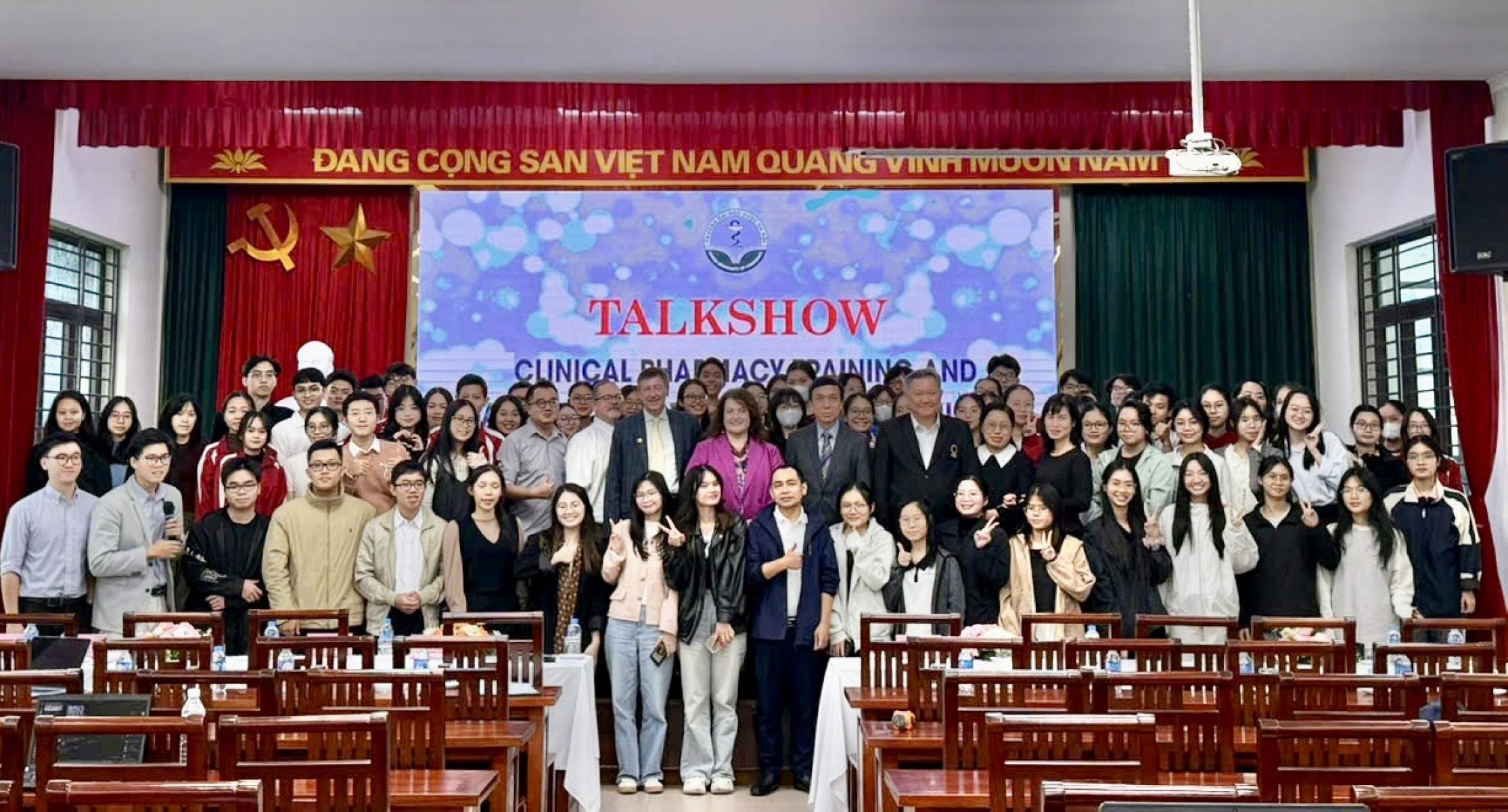 Visit at Hanoi University of Pharmacy with US delegates