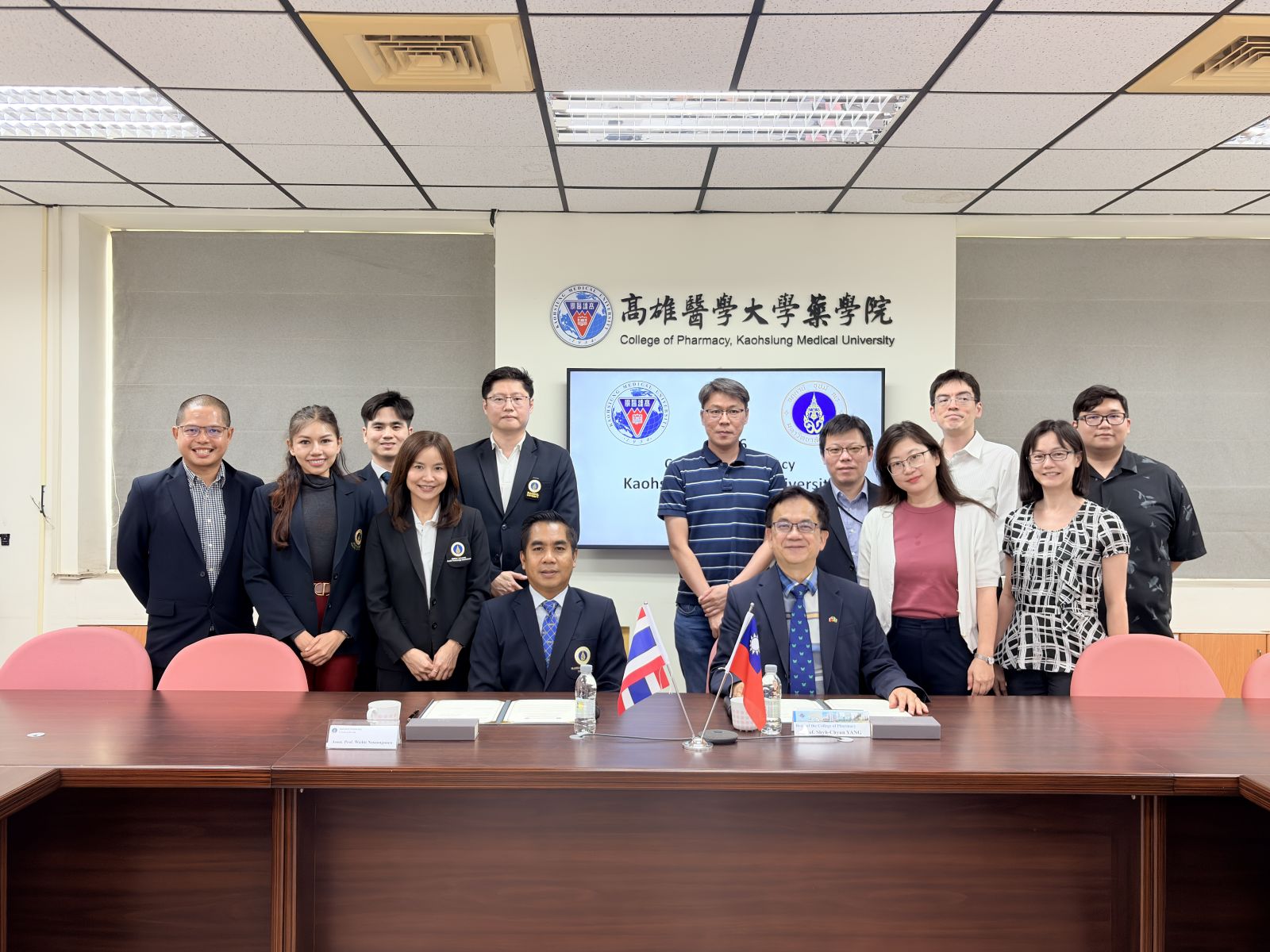 MoU signing at College of Pharmacy, Kaohsiung Medical University