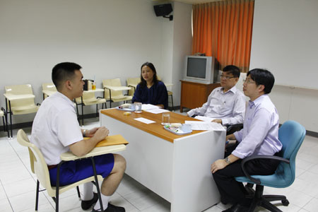 การสอบสัมภาษณ์นักศึกษาที่ผ่านการคัดเลือกจากระบบแอดมิชชันกลาง ปีการศึกษา 2553