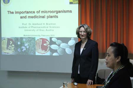 Professor Dr. Adelheid H. Brantner  จาก Institute of Pharmaceutical Sciences, Pharmacognosy, University of Graz, ประเทศ Austria เข้าพบ ผู้ช่วยศาสตราจารย์ ดร. สุรกิจ  นาฑีสุวรรณ  รองคณบดีฝ่ายวิเทศสัมพันธ์ เกี่ยวกับการแลกเปลี่ยนนักศึกษาระหว่าง 2 สถาบัน