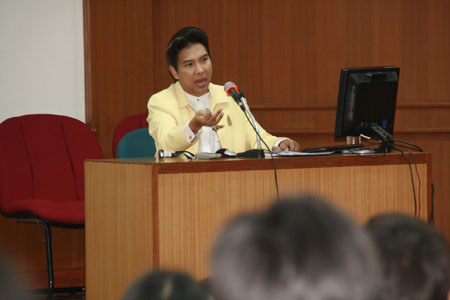โครงการพัฒนาบุคลิกภาพ นศภ. ชั้นปี 4 วิทยากร ดร.โอภาส กิจกำแหง