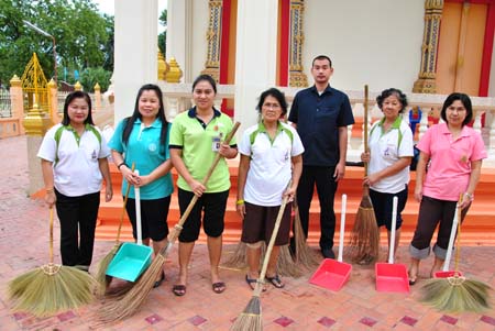 กิจกรรม "บำเพ็ญประโยชน์" เนื่องในวันวิสาขบูชา 2555 ณ วัดสนามนอก อ.บางกรวย จ.นนทบุร