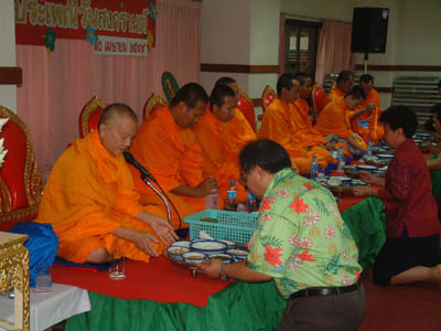 เมื่อวันจันทร์ที่ 10 เมษายน 2549  ทางคณะฯ  ได้จัดทำบุญเลี้ยงพระ    เนื่องในวันสงกรานต์  โดยนิมนต์ พระเดชพระคุณหลวงพ่อ “พระราชญาณวิสิฐ”   เจ้าอาวาสวัดหลวงพ่อสดธรรมกายาราม  อำเภอดำเนินสะดวก  จังหวัดราชบุรี  เป็นประธานฝ่ายสงฆ์  หลังฉันภัตตาหารเพลเสร็จแล้ว  หลวงพ่อได้เทศนาสั่งสอนประมาณ 30 นาที  และให้โอกาสบุคลากรที่มาร่วมงานได้รดน้ำขอพรจากหลวงพ่อ ในครั้งนี้ด้วย