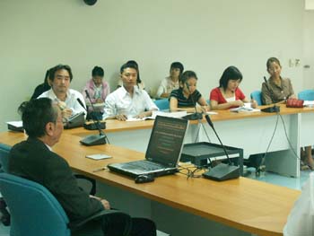 การเขียนรายงานการวิจัยเพื่อตีพิมพ์ โดย ศาสตรจารย์เกียรติคุณ น.พ. ประเสริฐ ทองเจริญ ให้การบรรยาย