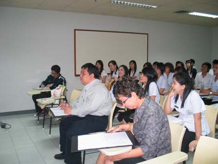 นักศึกษาเภสัชศาสตร์ ชั้นปีที่ 5 นำเสนอโครงการพิเศษ  28 ตุลาคม – 4 พฤศจิกายน 2552