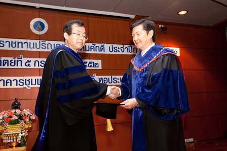 แสดงความยินดีกับ Prof. Hiroshi Watanabe ในโอกาสที่ได้รับพระราชทานปริญญาดุษฎีบัณฑิตกิตติมศักดิ์สาขาเภสัชกรรม 