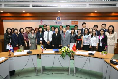 คณะเภสัชศาสตร์ มหาวิทยาลัยมหิดล ร่วมกับ The School of Life Sciences / Pharmacy and Pharmaceutical Sciences, University of Groningen จัดการอบรมเรื่อง Intensive Training Program on Clinical Pharmacy Education แก่คณาจารย์จากคณะเภสัชศาสตร์ทั้ง 6 แห่งของประเทศเวียดนามโดยมีตัวแทนทั้งหมด 10 ท่านเข้าร่วมรับการอบรม 