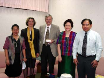 คณบดี คณะเภสัชศาสตร์ ให้การต้อนรับ Professor Dr.Adelheid H. Brantner และ Professor Dr:Ernst Haslinger จากประเทศ Austria ที่มาบรรยายพิเศษให้แก่ น.ศ.ระดับปริญญาโท-เอก ตลอดจนผู้สน  เมื่อวันที่ 17 พ.ย. 47
