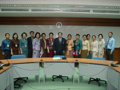 คณบดี ผู้บริหาร คณาจารย์ ให้การต้อนร้บผู้เข้าอบรมเรื่อง การอบรมเทคโนโลยีทางการแพทย์และสาธารณสุข สำหรับบุคลากรทางการแพทย์จากสาธารณรัฐประชาธิปไตยประชาชนลาว ตามพระราชดำริ สมเด็จพระเทพรัตนราชสุดาฯ สยามบรมราชกุมารี พ.ศ.2549