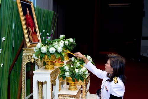 คณบดี คณาจารย์ เจ้าหน้าที่ และนักศึกษาของคณะเภสัชศาสตร์ มหาวิทยาลัยมหิดล ร่วมพิธีถวายความอาลัย และส่งเสด็จสมเด็จพระเจ้าพี่นางเธอ เจ้าฟ้ากัลยาณิวัฒนา กรมหลวงนราธิวาสราชนครินทร์ เมื่อวันที่ 14 พ.ย. 2551