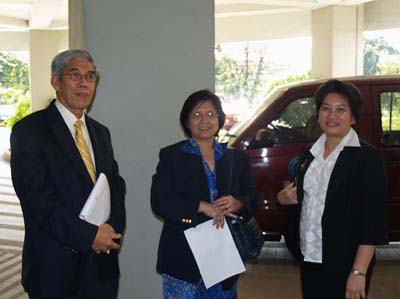 คณะผู้ประเมินภายนอกจากสำนักงานรับรองมาตรฐานและประเมินคุณภาพการศึกษา (สมศ.) เข้าตรวจเยี่ยมชมภารกิจต่างๆ ของคณะเภสัชศาสตร์