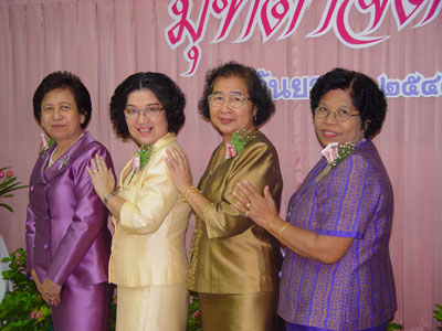 ภาพบรรยากาศงานมุทิตาจิต ประจำปี 2548 จัดขึ้นเพื่อเลี้ยงอำลา อ.เย็นจิต 
อ.พวงแก้ว คุณดาวพิมล และคุณจรวย  ที่จะเกษียณในปีนี้  