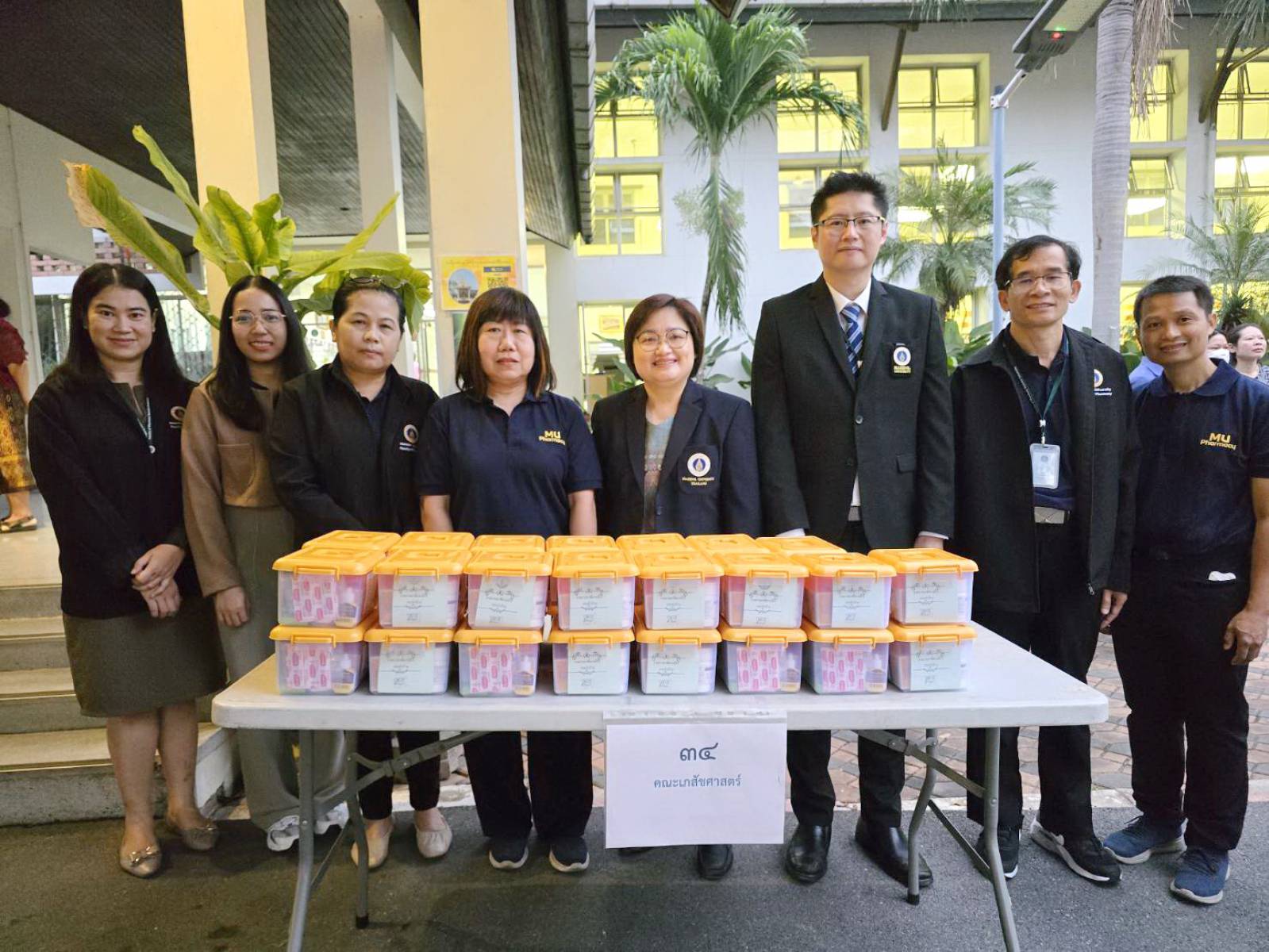 เภสัชมหิดลร่วมพิธีทำบุญตักบาตร เนื่องในศุภมงคลสมัยขึ้นปีใหม่ ปีพุทธศักราช 2568