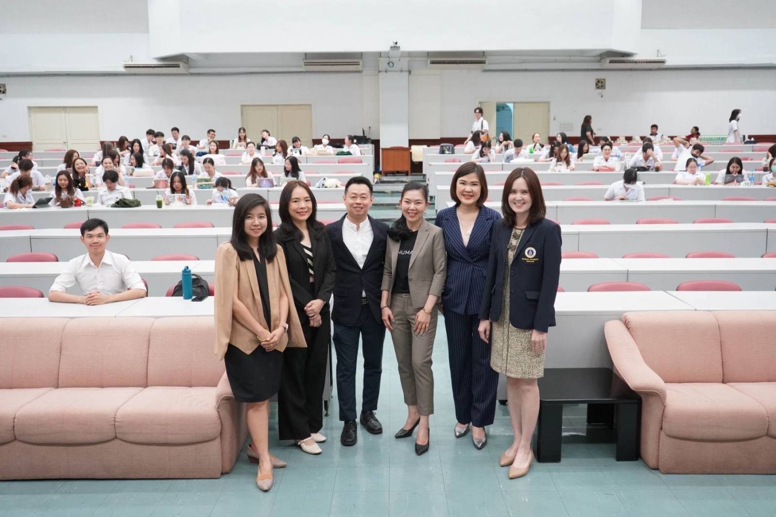 งานกิจการนักศึกษาจัดกิจกรรมฝึกอบรมเชิงปฏิบัติการเพื่อพัฒนาบุคลิกภาพและมารยาทสังคมในโลกการทำงาน สำหรับนักศึกษา ชั้นปีที่ 6