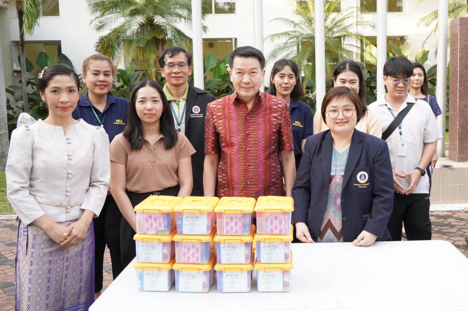 เภสัชมหิดลเข้าร่วมพิธีทำบุญตักบาตร โครงการอนุรักษ์ สืบสานวัฒนธรรม ประจำปี 2568