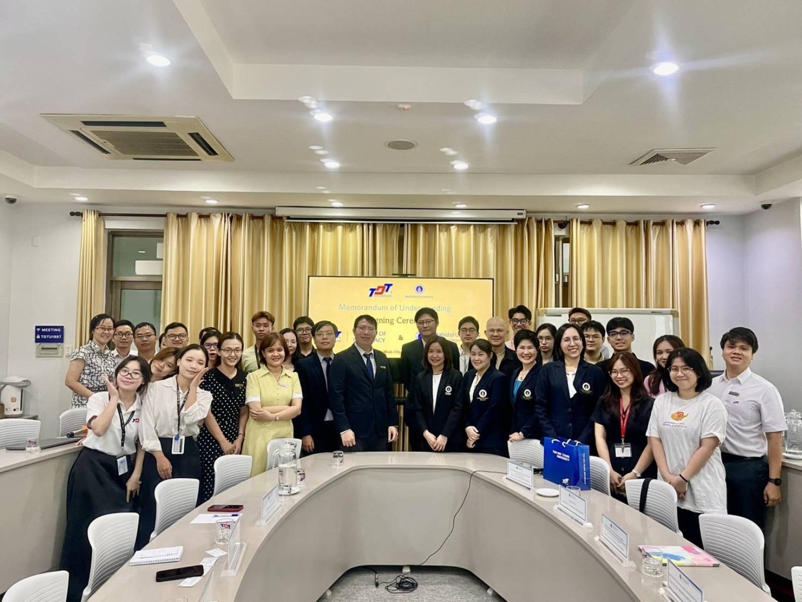 ผู้บริหารคณะเภสัชมหิดลประชาสัมพันธ์หลักสูตรระดับบัณฑิตศึกษา และเจรจาความร่วมมือระหว่างหน่วยงาน ณ นครโฮจิมินห์ ประเทศเวียดนาม