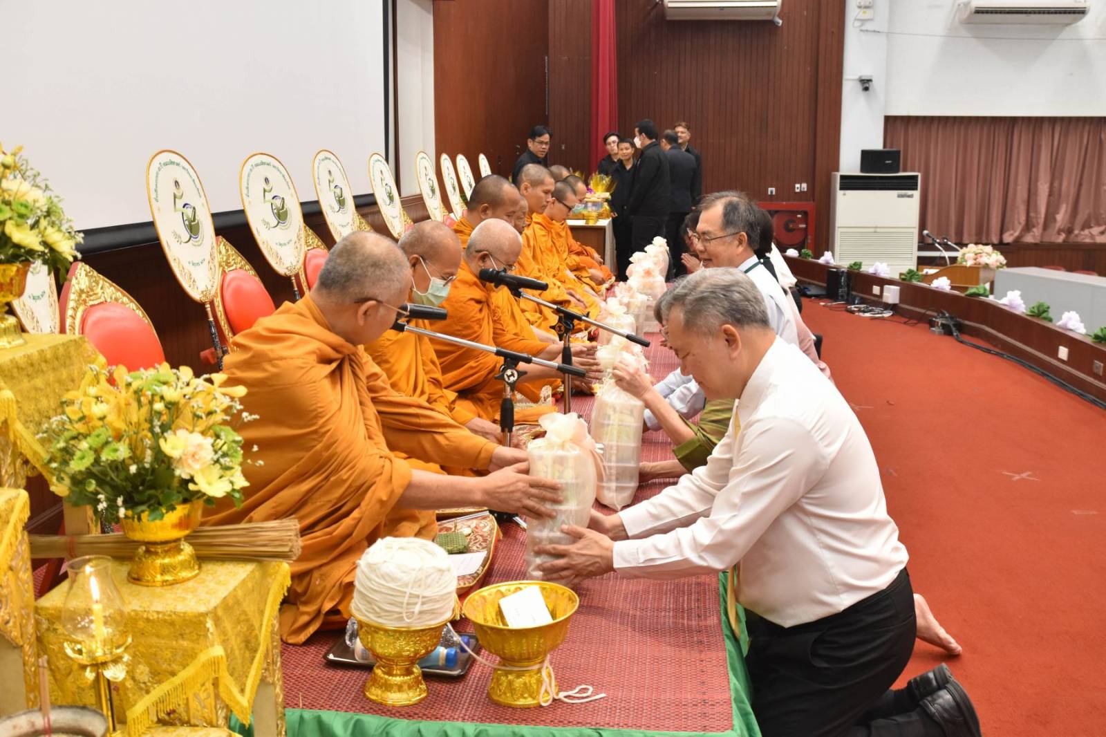 เภสัชมหิดลจัดพิธีทำบุญอุทิศส่วนกุศลแด่ อาจารย์ประดิษฐ์ หุตางกูร และบุคลากรผู้ล่วงลับ ประจำปี 2568