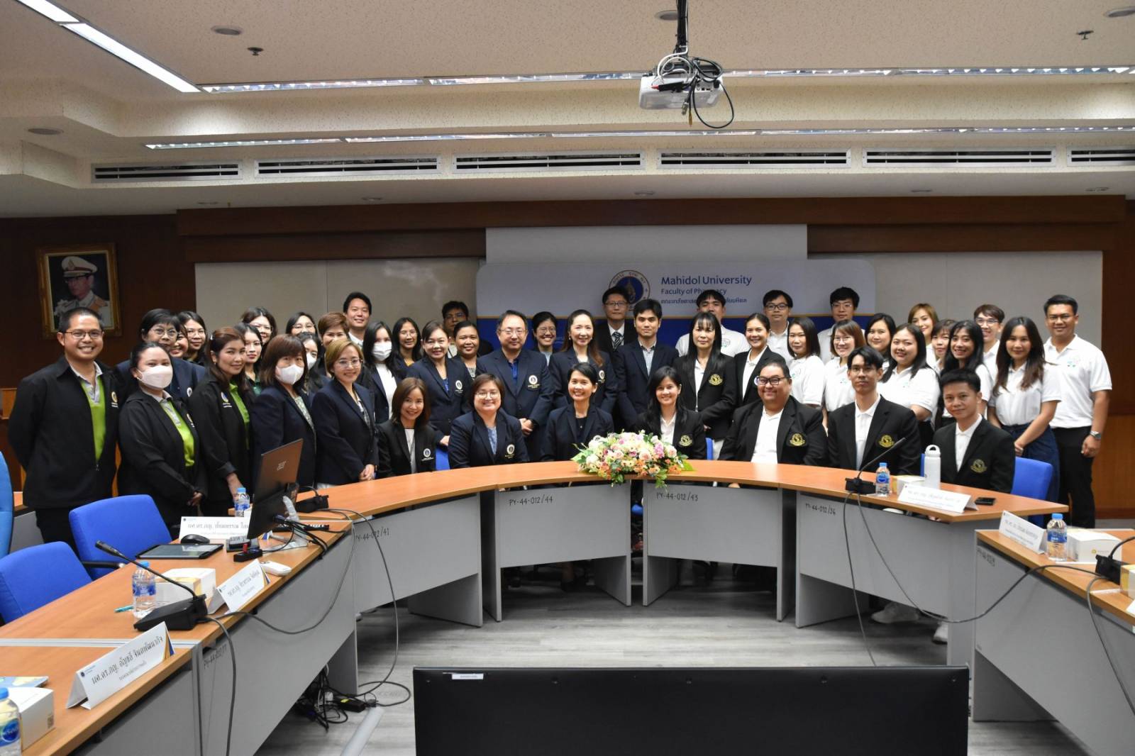 เภสัชมหิดลให้การต้อนรับคณะผู้บริหารและบุคลากรจากคณะเภสัชศาสตร์ ม.เชียงใหม่ เข้าศึกษาดูงานด้านการบริหารจัดการ สู่ความเป็นเลิศและยั่งยืน