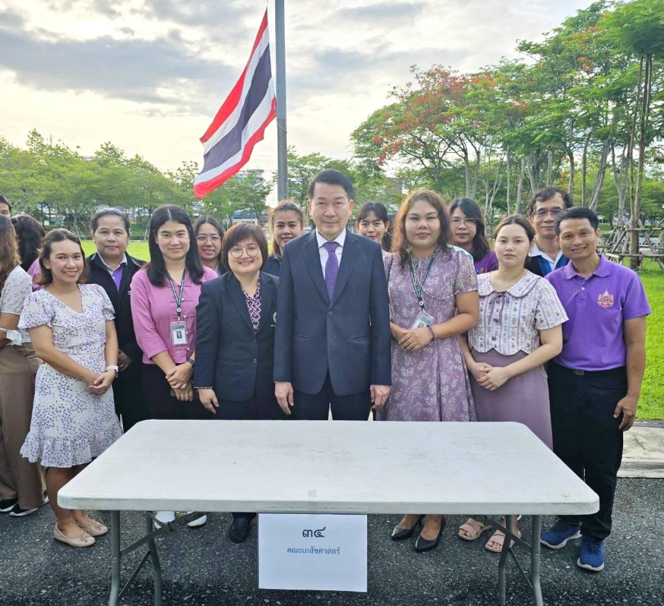 เภสัชมหิดลร่วมพิธีทำบุญตักบาตรเฉลิมพระเกียรติ เนื่องในโอกาสวันเฉลิมพระชนมพรรษา สมเด็จพระนางเจ้าสุทิดา พัชรสุธาพิมลลักษณ พระบรมราชินี