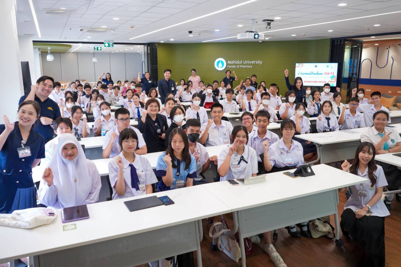 ภาควิชาชีวเคมีจัดกิจกรรม PharmaBiochem Ignite: จุดประกายความรู้สู่โลกชีวเคมีและเภสัชศาสตร์ เจาะลึกชีวเคมี–เภสัชฯ เสริมทักษะวิทย์สุขภาพสู่ความยั่งยืน