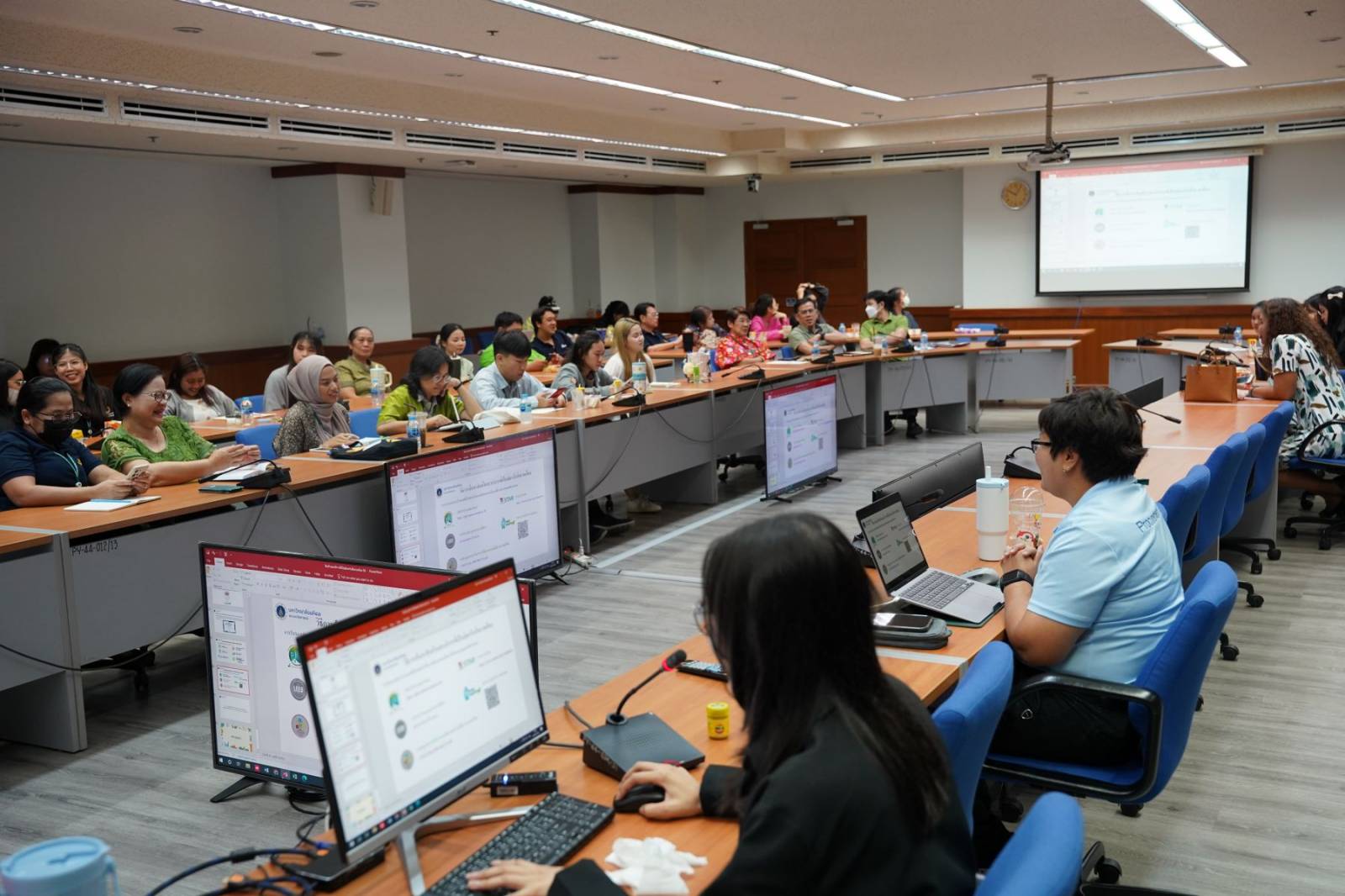 งานคลังและพัสดุจัดโครงการอบรมชี้แจงแนวปฏิบัติเกี่ยวกับการเบิกจ่ายด้านการเงิน บัญชี และพัสดุ หัวข้อ 