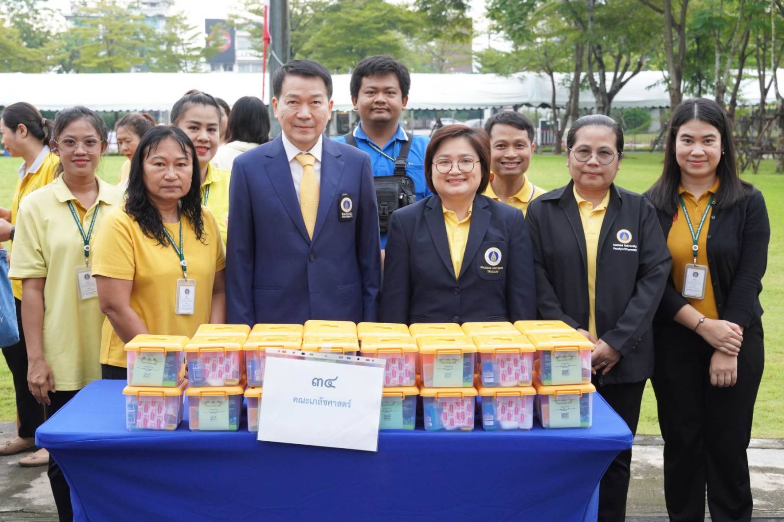 เภสัชมหิดลเข้าร่วมพิธีทำบุญตักบาตร เนื่องในวันคล้ายวันสวรรคต พระบาทสมเด็จพระบรมชนกาธิเบศร มหาภูมิพลอดุลยเดชมหาราช บรมนาถบพิตร 