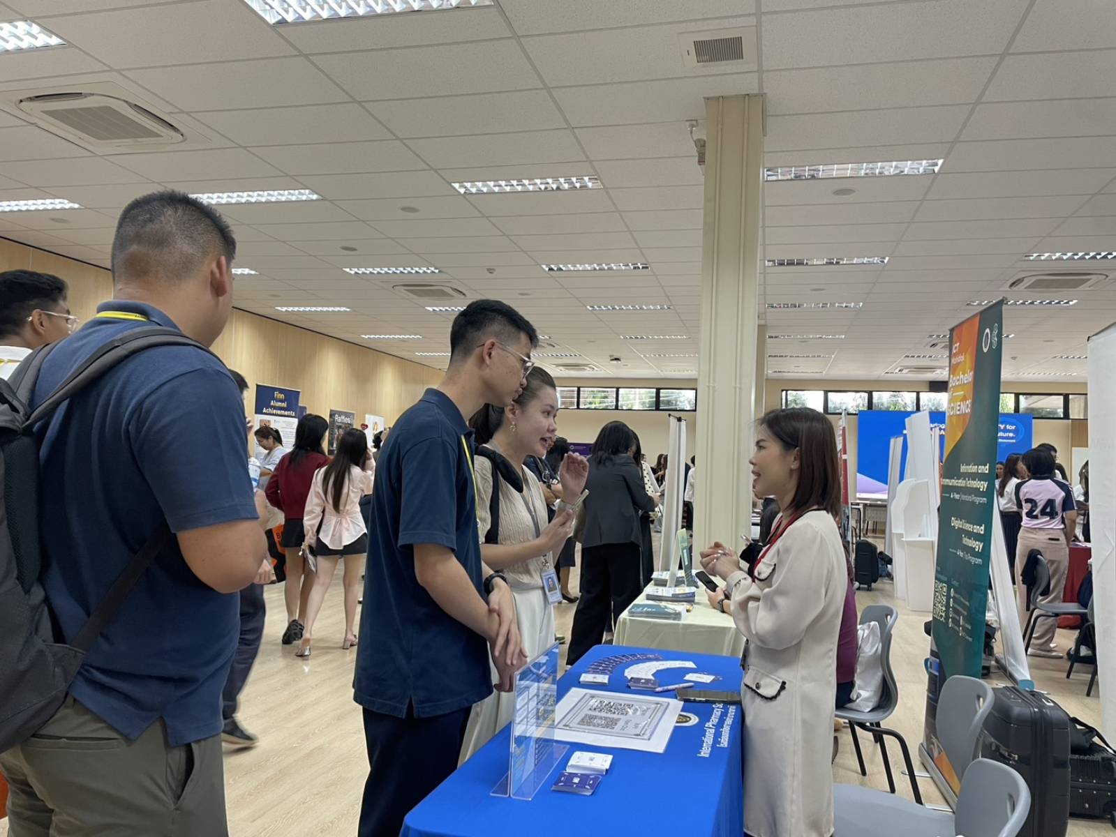 โรงเรียนเภสัชศาสตร์นานาชาติ ร่วมประชาสัมพันธ์หลักสูตรฯ ในงาน “Bangkok Prep University Fair 2025”