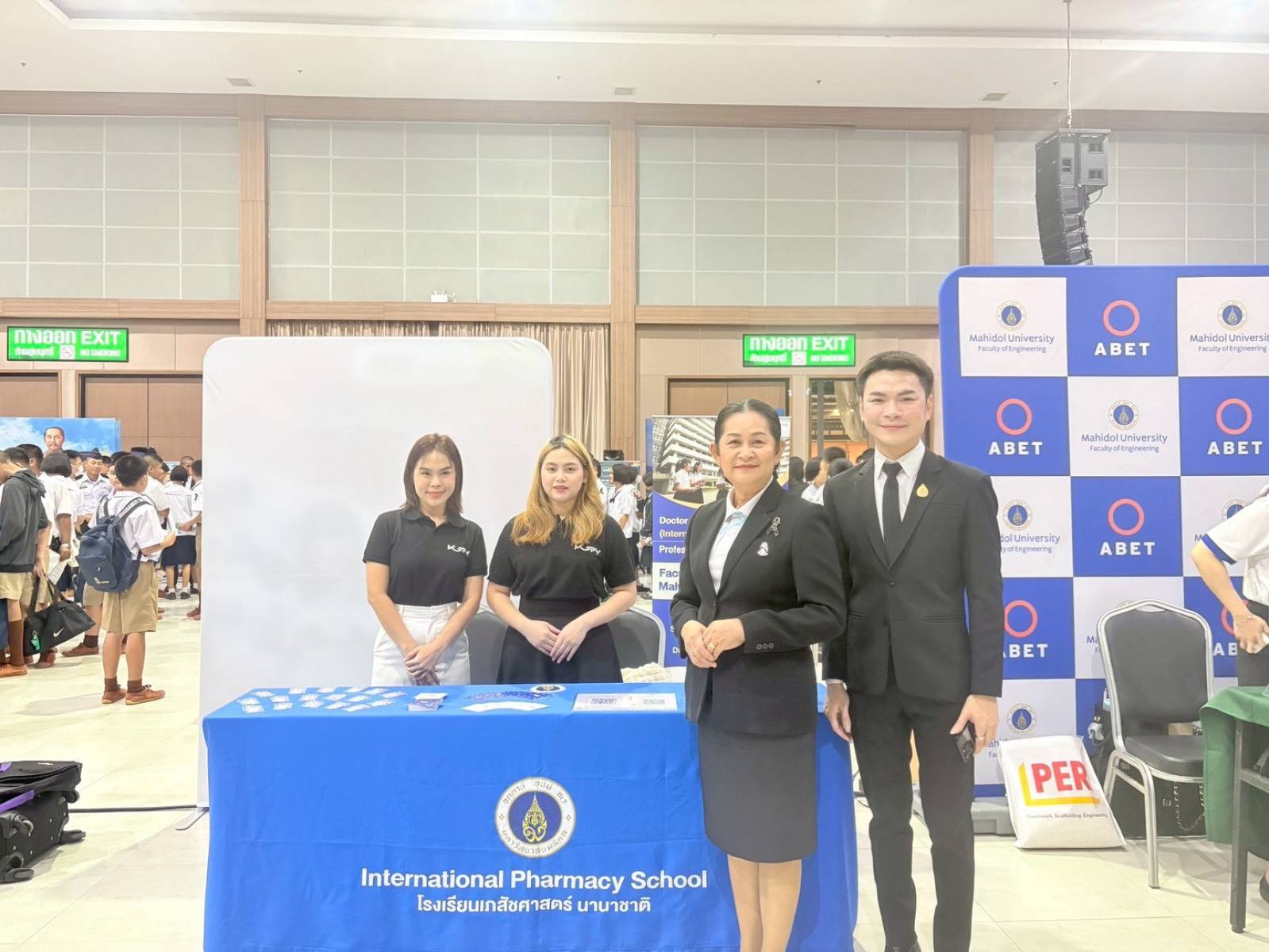 โรงเรียนเภสัชศาสตร์นานาชาติเข้าร่วมงานนิทรรศการแนะแนวการศึกษาต่อและอาชีพ ประจำปีการศึกษา 2568 “Dream Catcher Navigator Y2” ณ จังหวัดชลบุรี