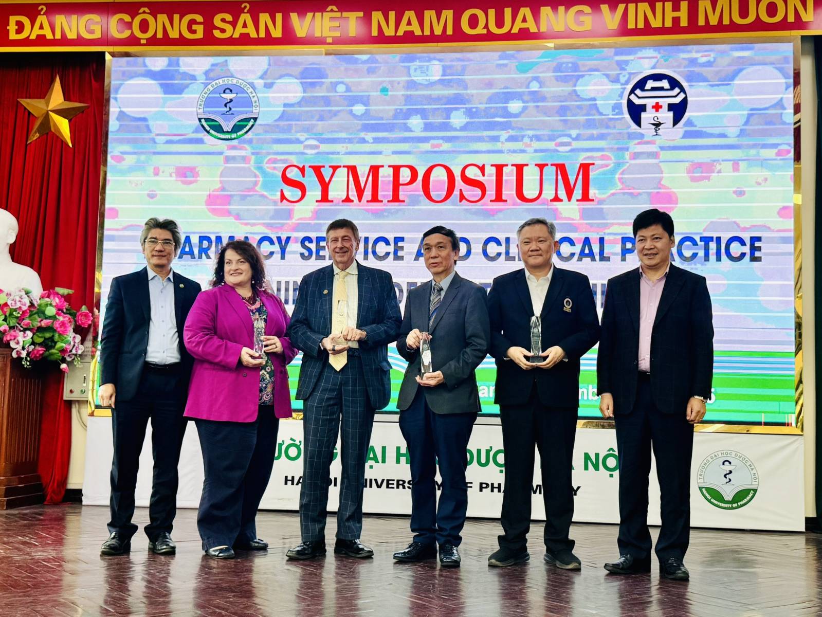 คณบดีเภสัชมหิดลนำผู้แทนจากสถาบันการศึกษาเภสัชศาสตร์ชั้นนำของสหรัฐอเมริกาไปเยือน Hanoi University of Pharmacy พร้อมร่วมประชุมวิชาการนานาชาติ