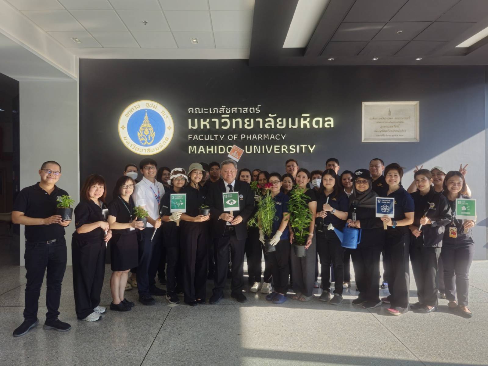 เภสัชมหิดลจัดกิจกรรม “เภสัชฯ มหิดล จิตอาสา ปลูกป่าในเมือง” บำเพ็ญสาธารณประโยชน์และสาธารณกุศล